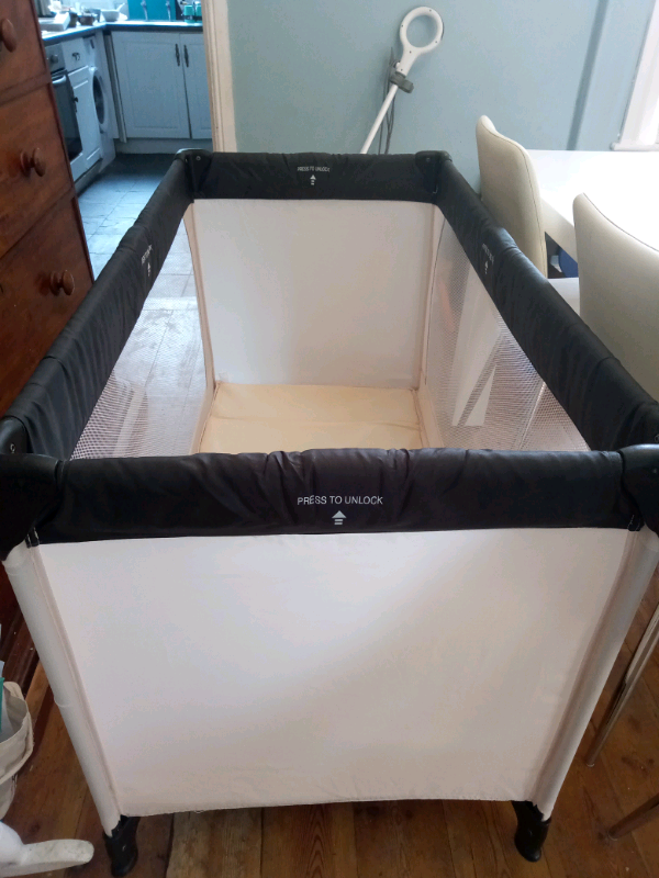 hauck travel cot cream